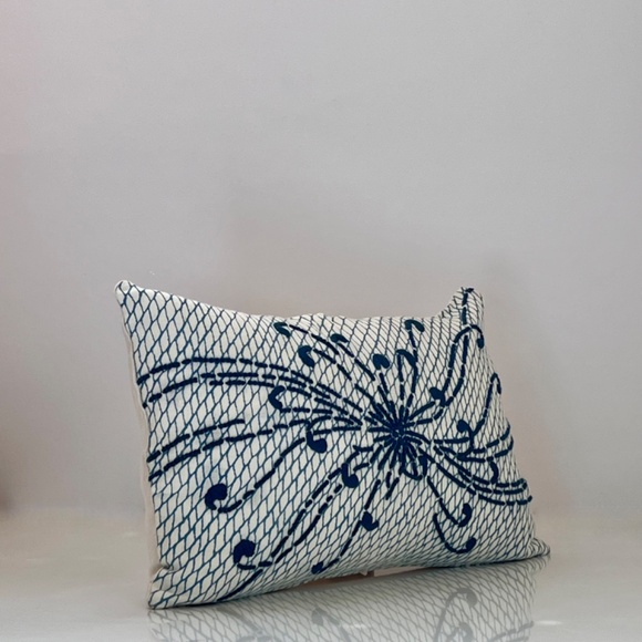 Williams Sonoma Linen Embroidered Pillow Cover NWT - Picture 2 of 4